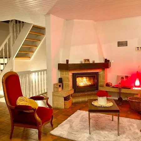 Cheerful With Fireplace, Bath-tub And Garden Noville