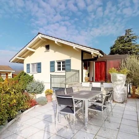 Cheerful With Fireplace, Bath-tub And Garden * Noville