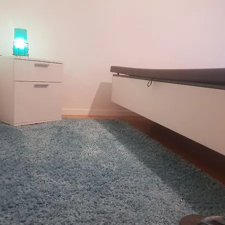 Cheerful With Fireplace, Bath-tub And Garden