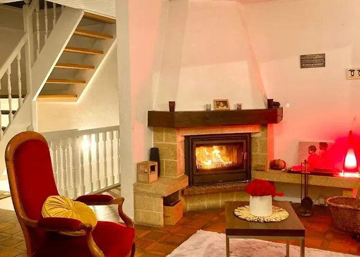 Cheerful With Fireplace, Bath-tub And Garden Noville