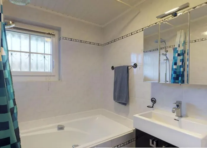 Cheerful With Fireplace, Bath-tub And Garden Villa *