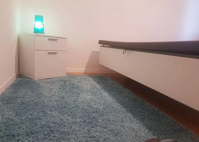 Cheerful With Fireplace, Bath-tub And Garden