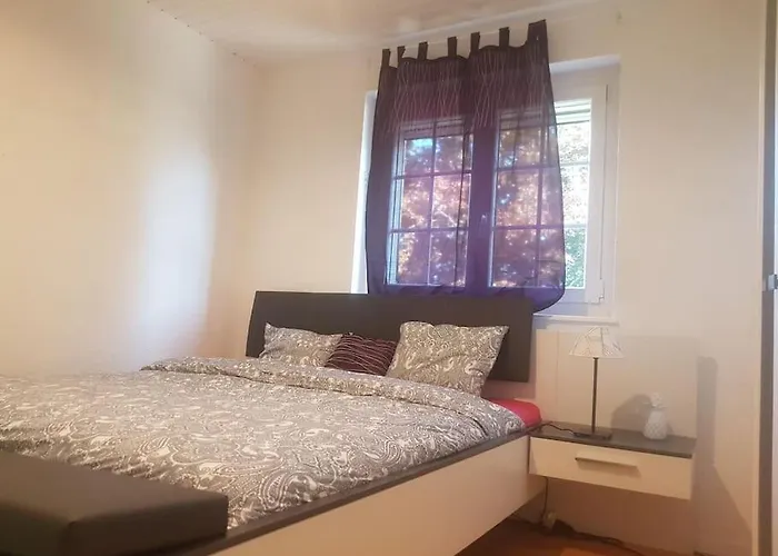 Cheerful With Fireplace, Bath-tub And Garden Villa