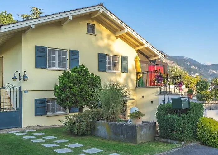 Villa Cheerful With Fireplace, Bath-tub And Garden Noville