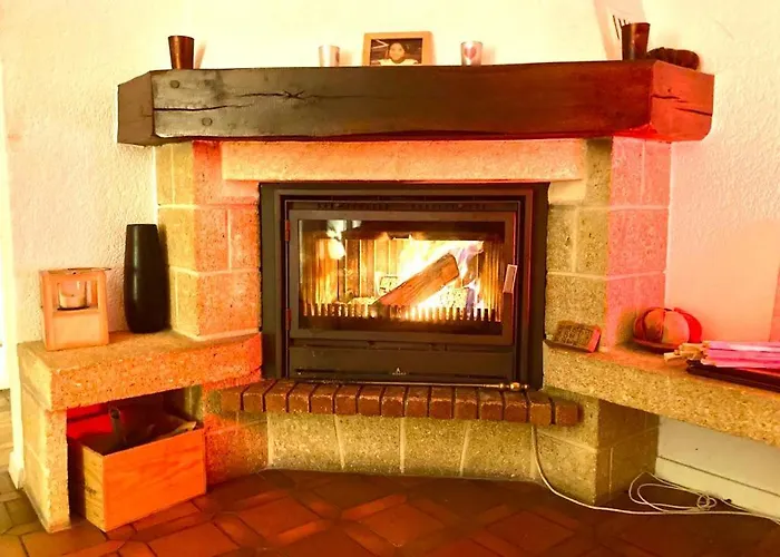 Cheerful With Fireplace, Bath-tub And Garden فيلة *