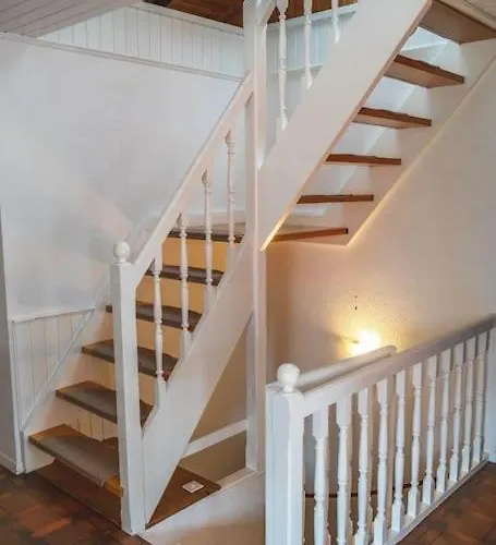 Cheerful With Fireplace, Bath-tub And Garden فيلة