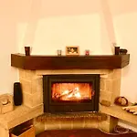 Villa Cheerful With Fireplace, Bath-tub And Garden