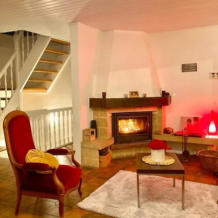 Cheerful With Fireplace, Bath-tub And Garden Noville