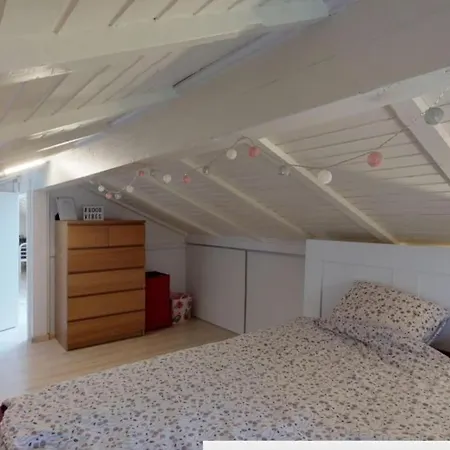 Cheerful With Fireplace, Bath-tub And Garden Villa