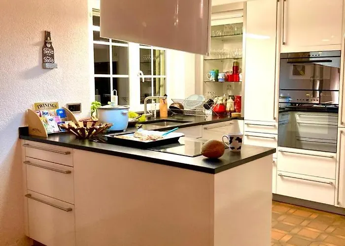 Cheerful With Fireplace, Bath-tub And Garden Villa *